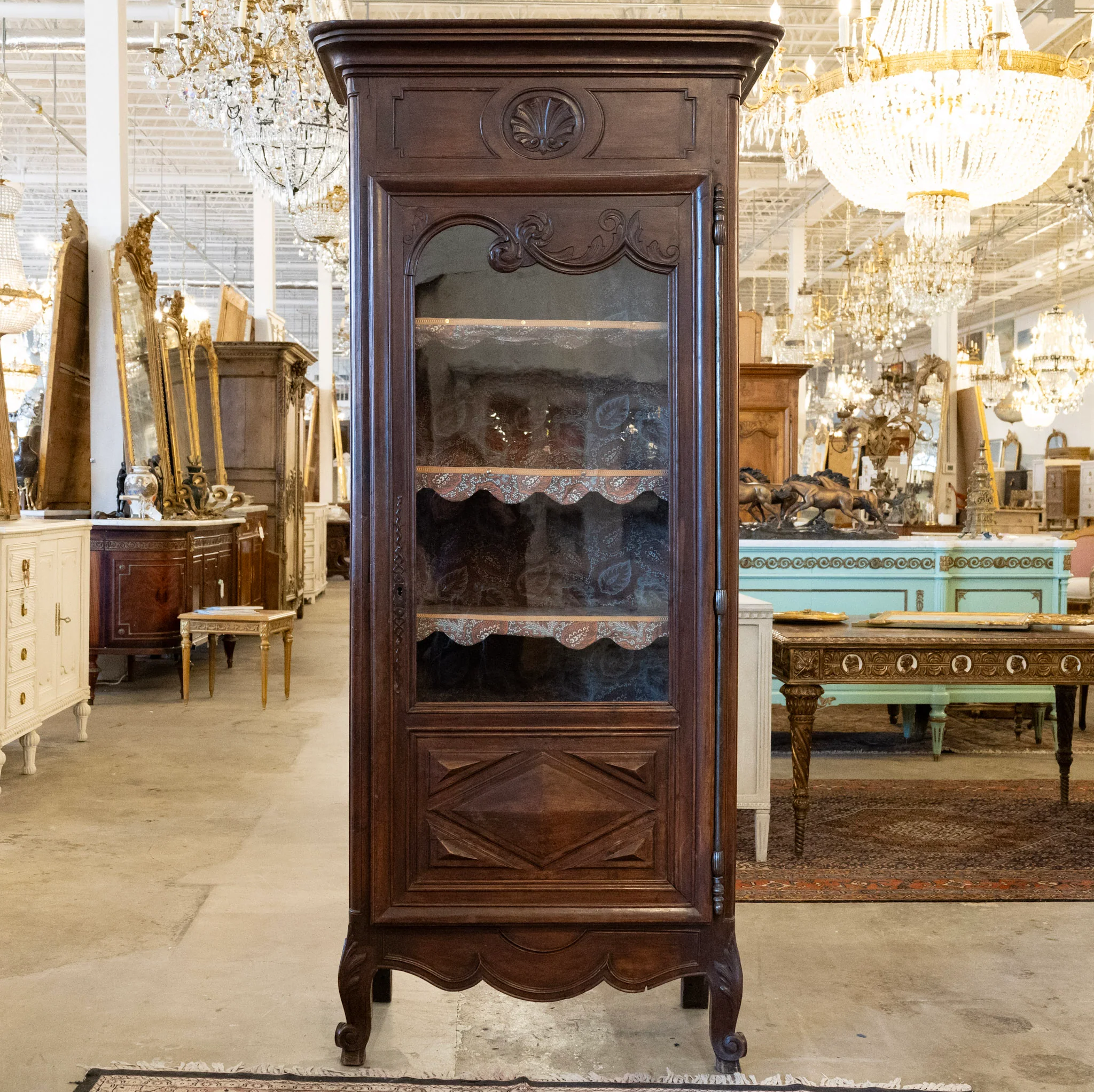 Cabinets & Commodes